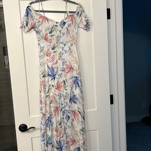 Off shoulder sleeve dress